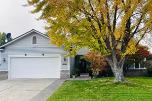 705 Mountain Ave, Central Point, OR 97502 - Photo 1