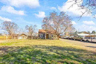 624 NW 4th St, Redmond, OR 97756 - Photo 1