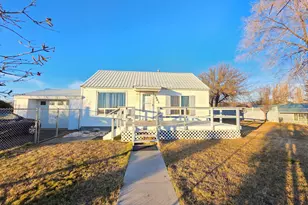 3861 Anderson Ave, Klamath Falls, OR 97603 - Photo 1