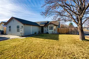 2119 SW 29th St, Redmond, OR 97756 - Photo 1