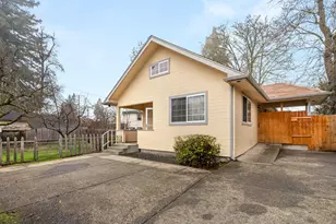 340 SW L St, Grants Pass, OR 97526 - Photo 1