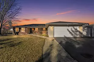 5101 Laurelwood Dr, Klamath Falls, OR 97603 - Photo 1