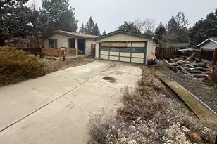 1030 SE Castlewood Dr, Bend, OR 97702 - Photo 1