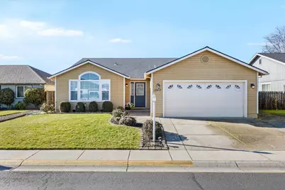 1242 Hawk Drive, Central Point, OR 97502 - Photo 1