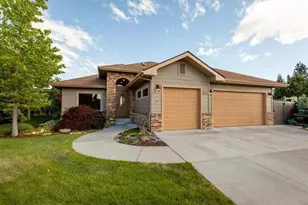 820 Quail Park Cir, Klamath Falls, OR 97601 - Photo 1
