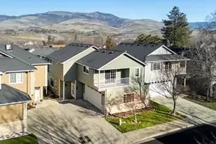 267 Meadow Dr, Ashland, OR 97520 - Photo 1
