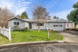 1145 SW Louise Cir, Grants Pass, OR 97526 - Photo 1