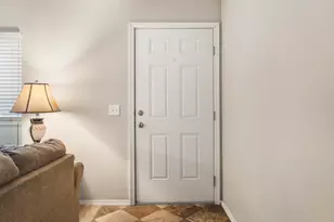 2395 SW Yarrow Creek Dr, Redmond, OR 97756 - Photo 1