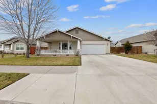 736 NE Sandstone Ct, Prineville, OR 97754 - Photo 1