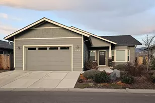 288 Oak Valley Dr, Talent, OR 97540 - Photo 1