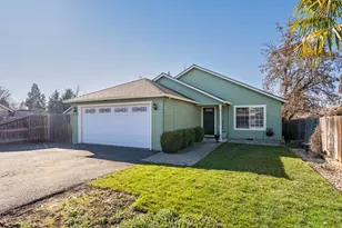 2727 Connell Ave, Medford, OR 97501 - Photo 1