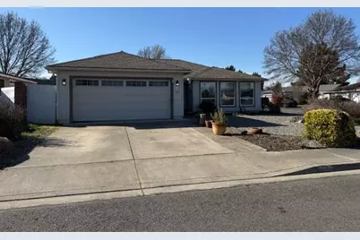 107 Southgate Court, Central Point, OR 97502 - Photo 1