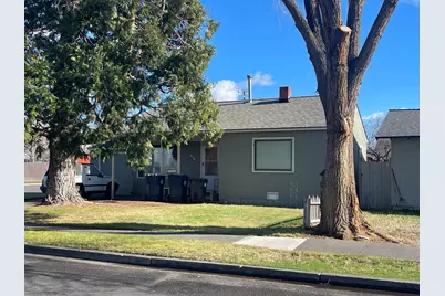 906 SW 13th Street, Redmond, OR 97756 - Photo 1