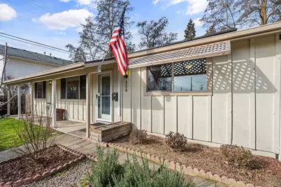 306 SW 3rd Street, Grants Pass, OR 97526 - Photo 1