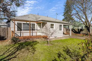 908 SW Bridge St, Grants Pass, OR 97526 - Photo 1