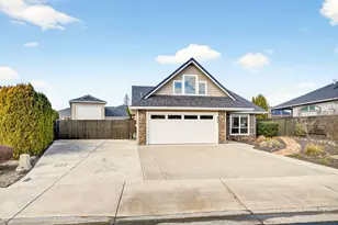 959 Pumpkin Ridge Dr, Eagle Point, OR 97524 - Photo 1