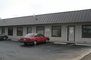 242 SW 4th St, Madras, OR 97741 - Photo 1