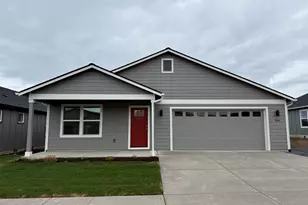 588 NE Mitchell St, Madras, OR 97741 - Photo 1