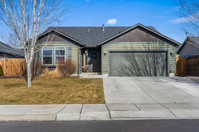 725 NE Redwood Avenue, Redmond, OR 97756 - Photo 1