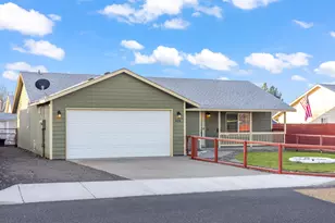 986 NE Mahogany St, Prineville, OR 97754 - Photo 1