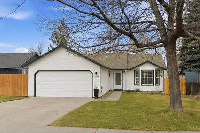 3041 SW Salmon Avenue, Redmond, OR 97756 - Photo 1