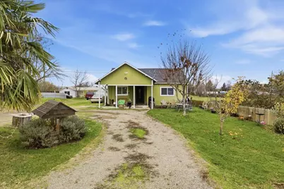 1129 Pinecroft Avenue, Medford, OR 97501 - Photo 1
