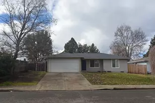 556 Glenn Way, Central Point, OR 97502 - Photo 1