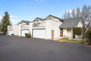 438 NW 19th St, Redmond, OR 97756 - Photo 1