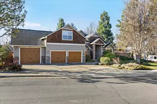 1104 Pumpkin Rdg, Eagle Point, OR 97524 - Photo 1