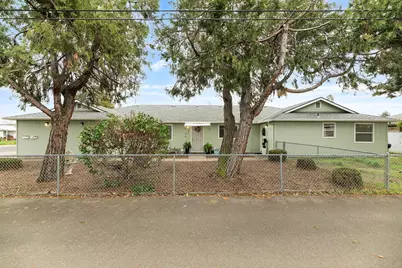 331 N 8th Street, Central Point, OR 97502 - Photo 1