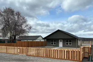 147 Jefferson Ave, Metolius, OR 97741 - Photo 1