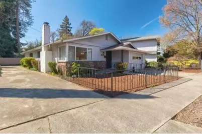 401 SW J Street, Grants Pass, OR 97526 - Photo 1