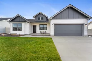 3072 Sky Lakes Dr, Medford, OR 97504 - Photo 1