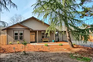 205 N 9th St, Jacksonville, OR 97530 - Photo 1