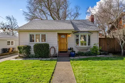 414 NE 11th Street, Grants Pass, OR 97526 - Photo 1