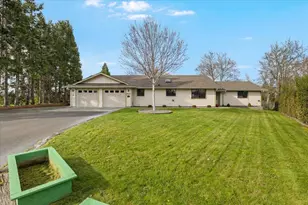 1422 Wineteer Ln, Grants Pass, OR 97527 - Photo 1