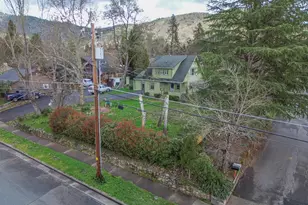 953 NE 9th St, Grants Pass, OR 97526 - Photo 1