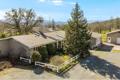 342 Buysman Way, Grants Pass, OR 97526 - Photo 1