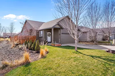 2748 NE 6th Drive, Redmond, OR 97756 - Photo 1