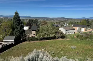 5821 Havencrest Dr, Klamath Falls, OR 97603 - Photo 1