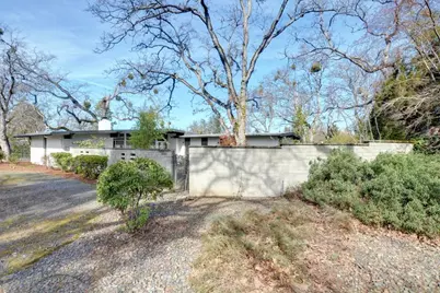 211 S Groveland Avenue, Medford, OR 97504 - Photo 1