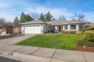125 Freshwater Dr, Phoenix, OR 97535 - Photo 1