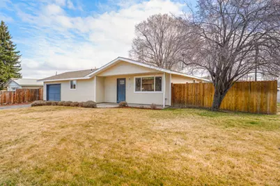 806 NW 8th Street, Redmond, OR 97756 - Photo 1