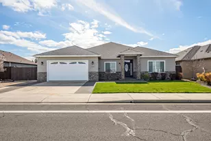 936 Arrowhead Trail, Eagle Point, OR 97524 - Photo 1