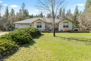 698 Ewe Creek Rd, Grants Pass, OR 97526 - Photo 1
