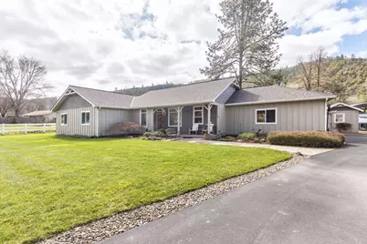9547 Old Stage Road, Central Point, OR 97502 - Photo 1