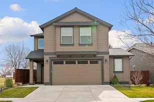 1062 NE Steins Pillar Dr, Prineville, OR 97754 - Photo 1