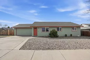 3302 SW Reindeer Ave, Redmond, OR 97756 - Photo 1
