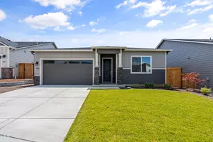 136 Valemont Dr, Eagle Point, OR 97524 - Photo 1