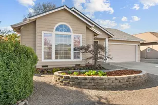 1818 Sarah Way, Medford, OR 97501 - Photo 1